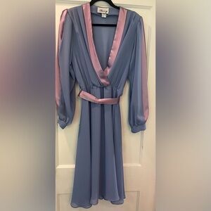 Vintage Union Made Darcy Periwinkle Pink 70s Flowy V-Neck Dress Size 13/14